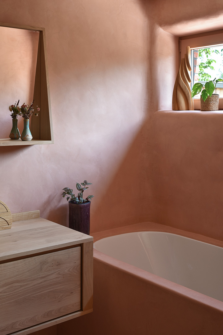 Warme textuur in de badkamer met clay structure, alternatief voor Mortex, Aqua sensa® en beton ciré